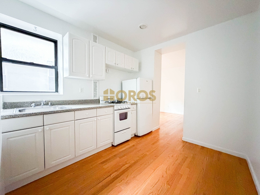 238 East 7th Street - Photo 4