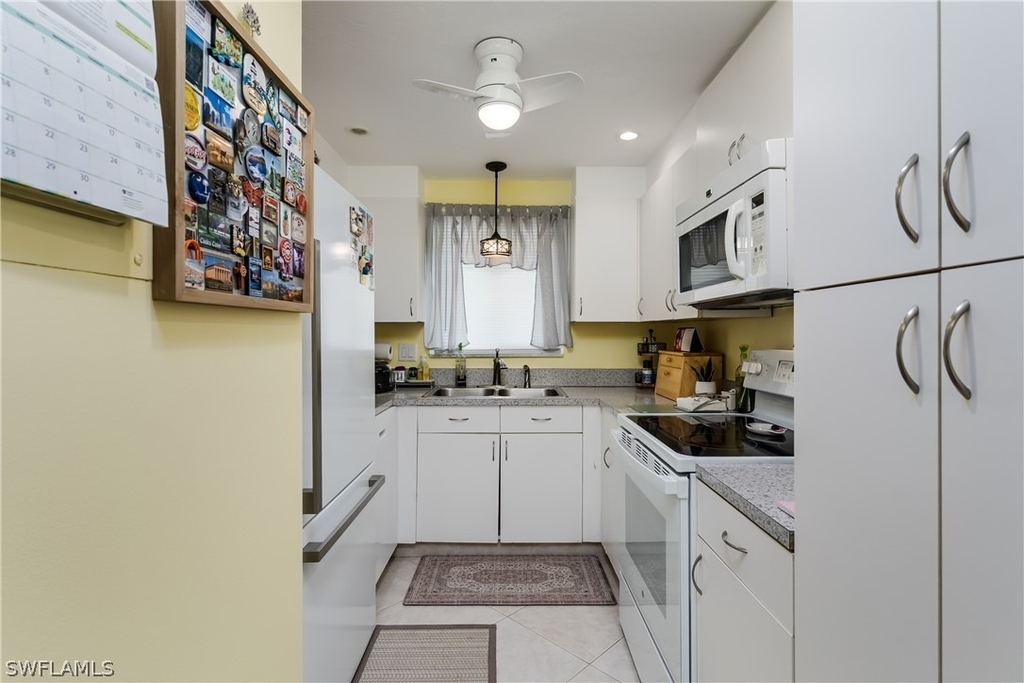 1010 Manatee Road - Photo 3