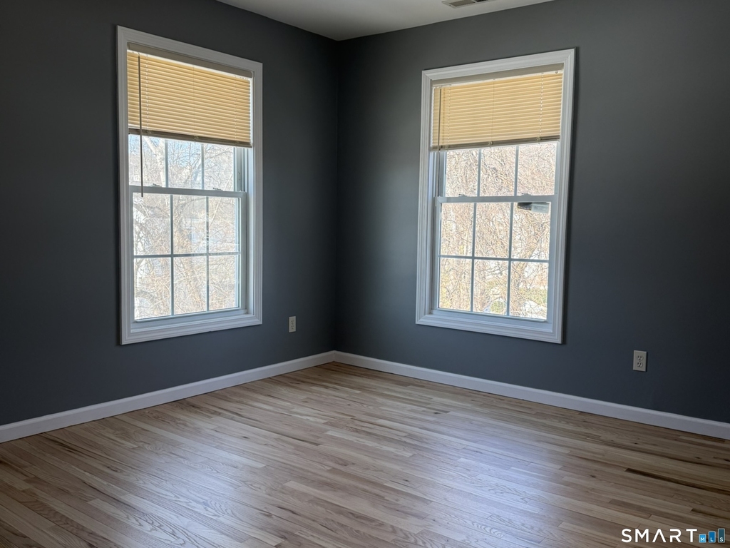 765 Hart Street - Photo 3