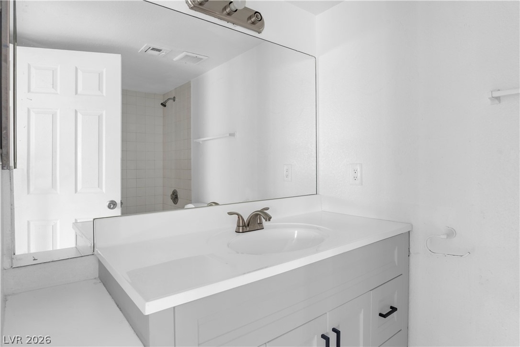 2221 N Jones Boulevard - Photo 9