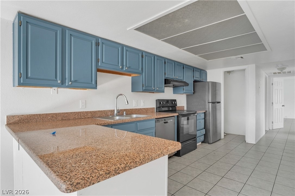 2221 N Jones Boulevard - Photo 5