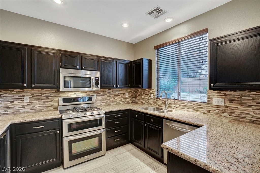 10509 Jeremy Pointe Avenue - Photo 6