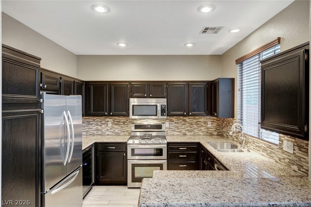 10509 Jeremy Pointe Avenue - Photo 4