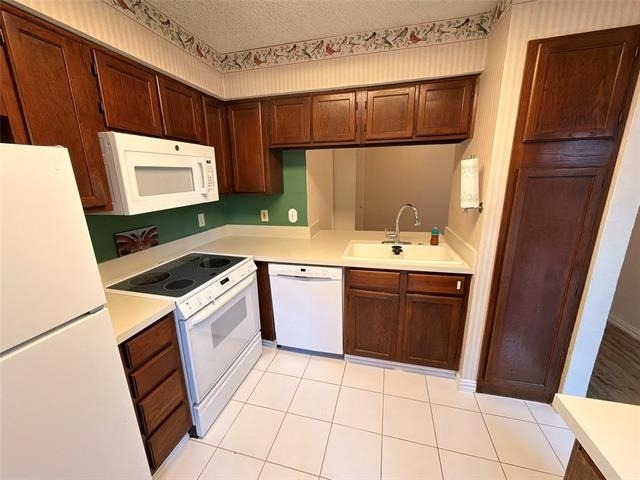 2327 Torrington Drive - Photo 3