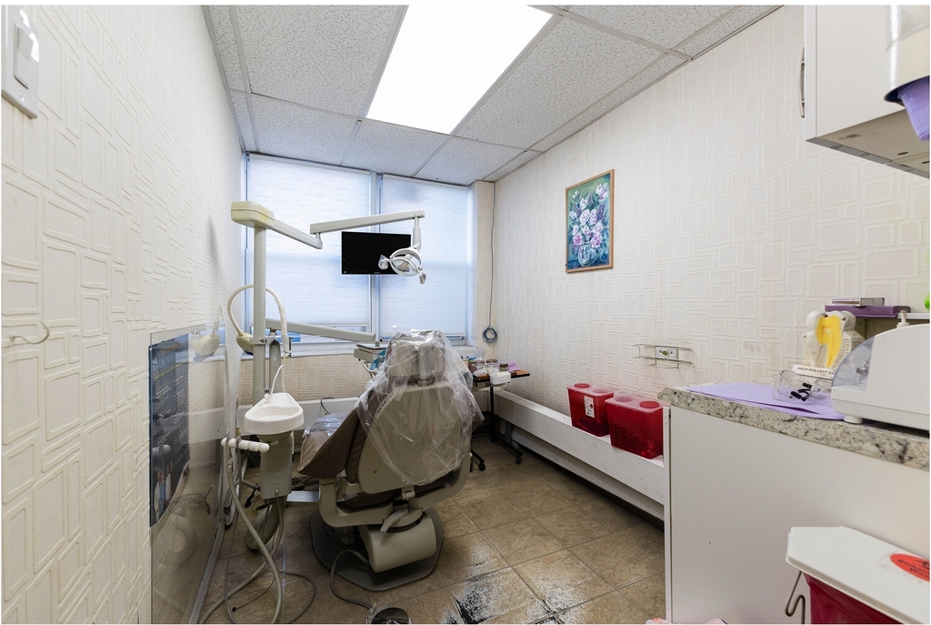 207 Ocean Pkwy - Photo 1
