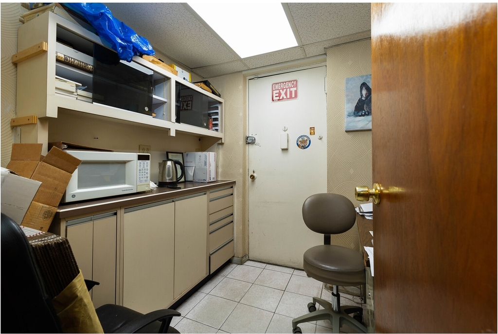 207 Ocean Pkwy - Photo 3