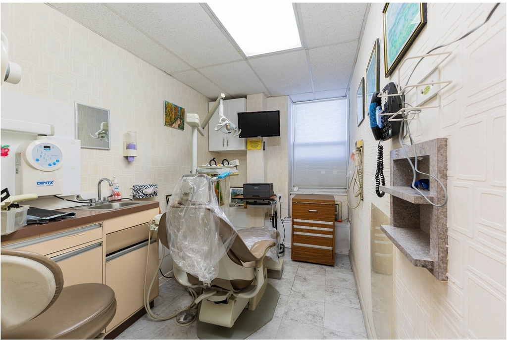 207 Ocean Pkwy - Photo 0