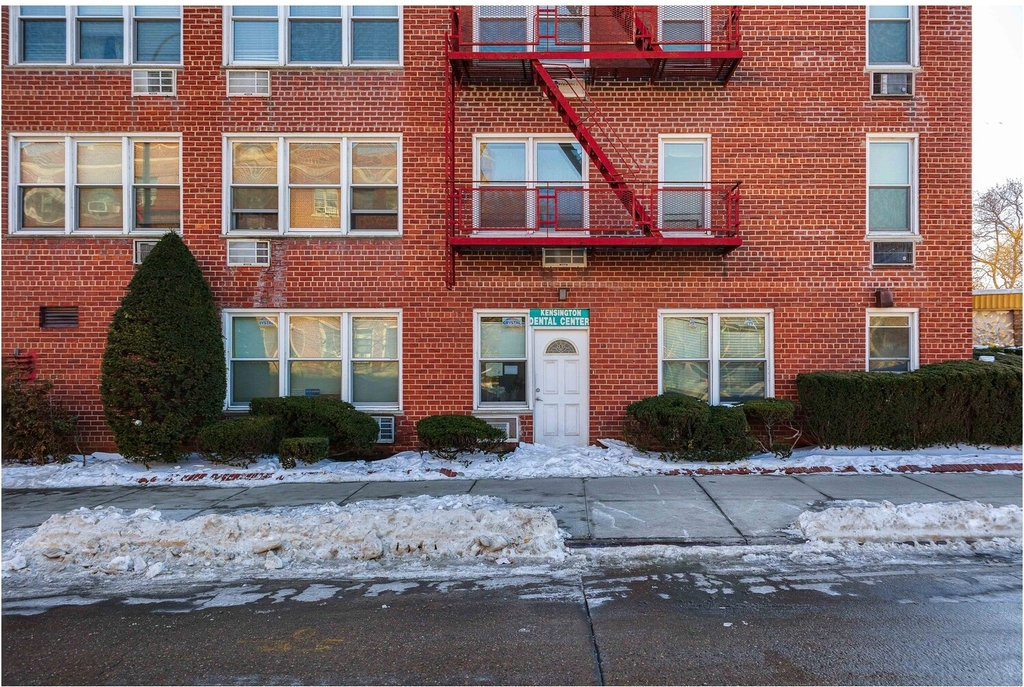 207 Ocean Pkwy - Photo 9