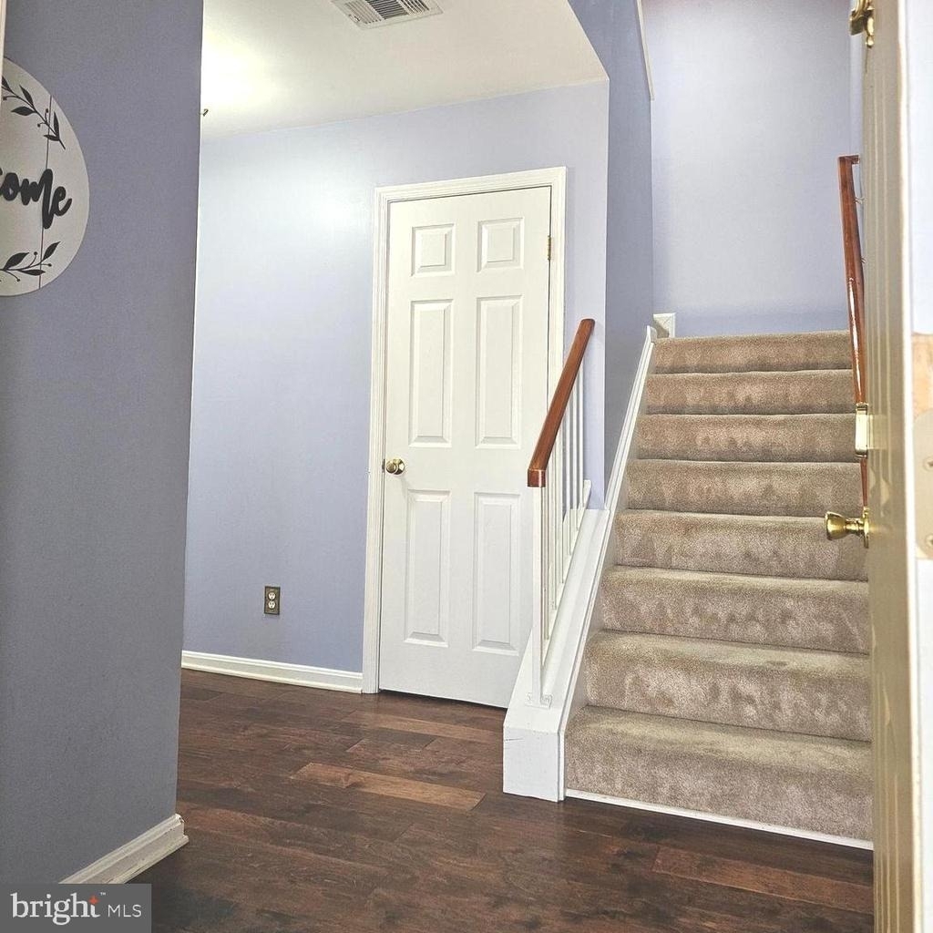 8202 Catbird Circle - Photo 2
