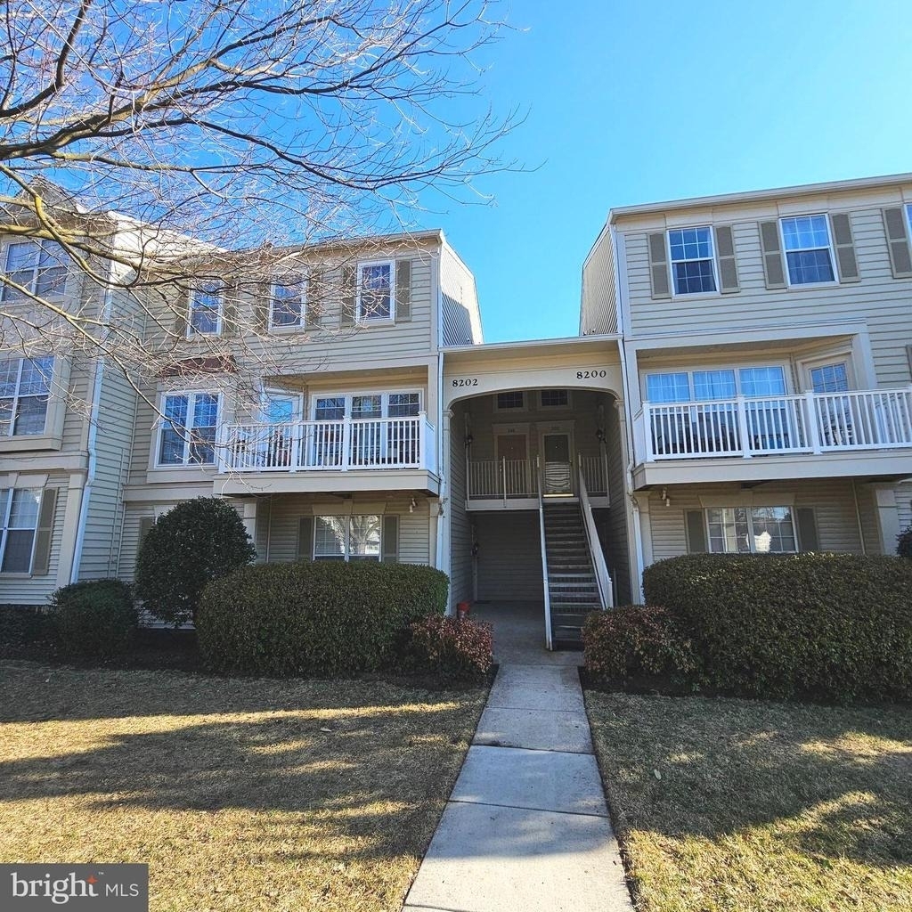 8202 Catbird Circle - Photo 0