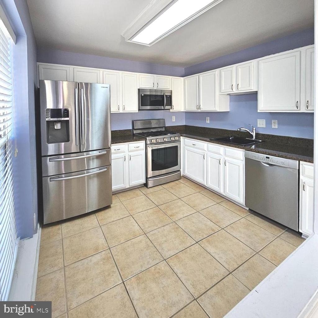 8202 Catbird Circle - Photo 9