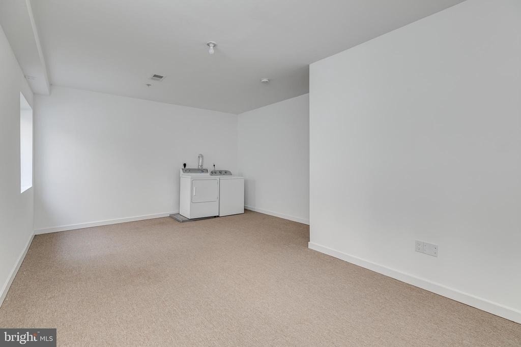 220 W George Street - Photo 21