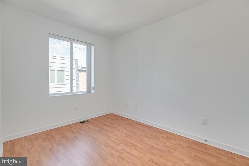 220 W George Street - Photo 32