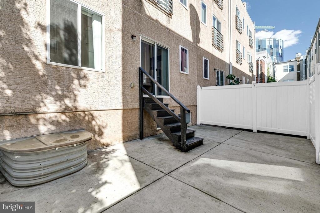 220 W George Street - Photo 50