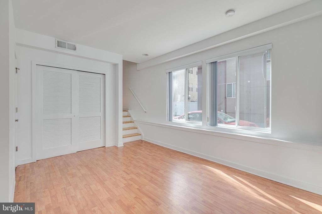 220 W George Street - Photo 41