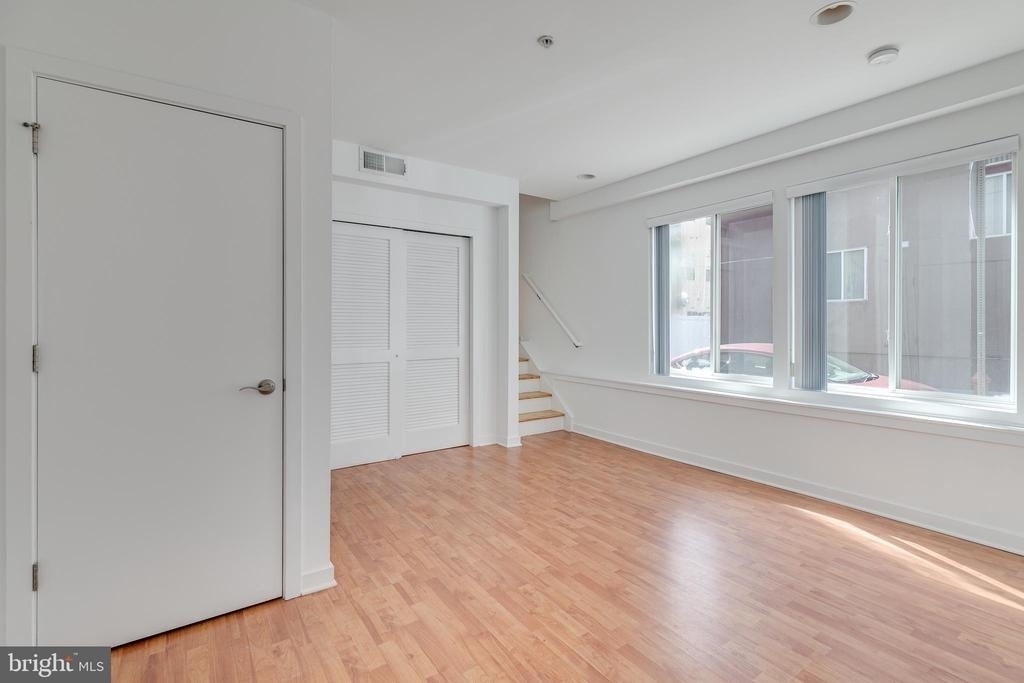 220 W George Street - Photo 40