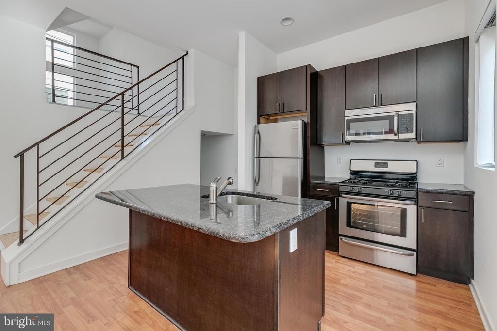 220 W George Street - Photo 10