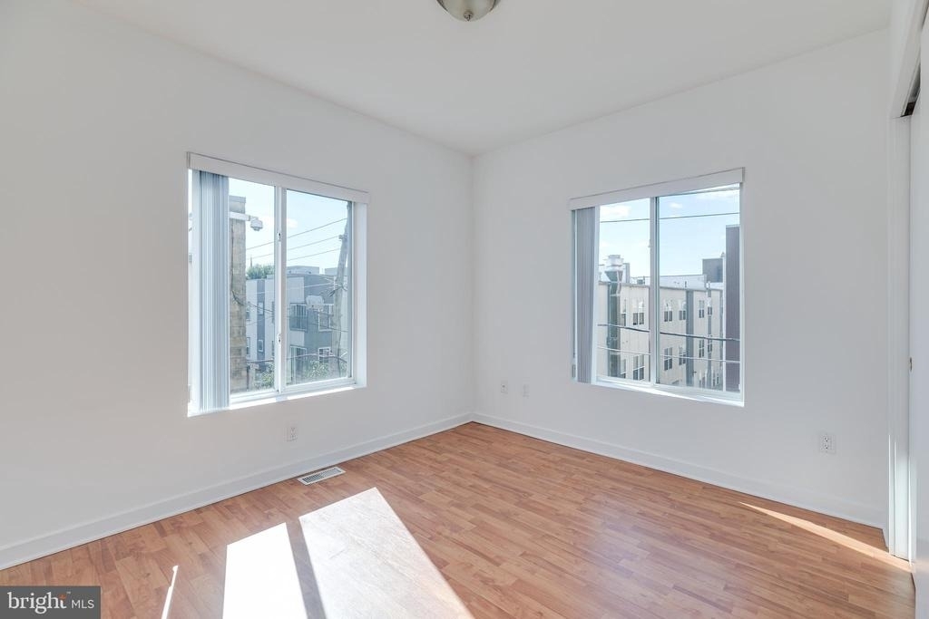 220 W George Street - Photo 23