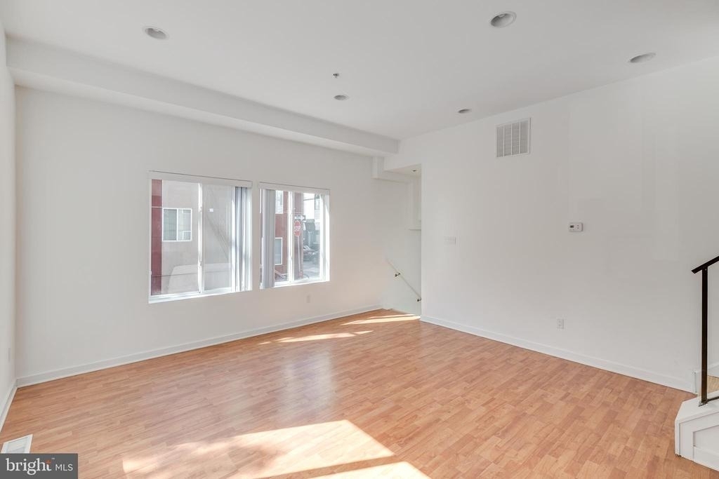 220 W George Street - Photo 38
