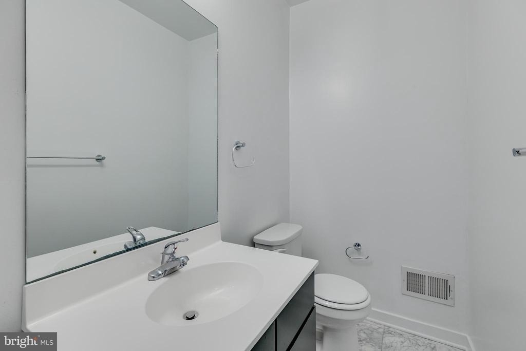 220 W George Street - Photo 16