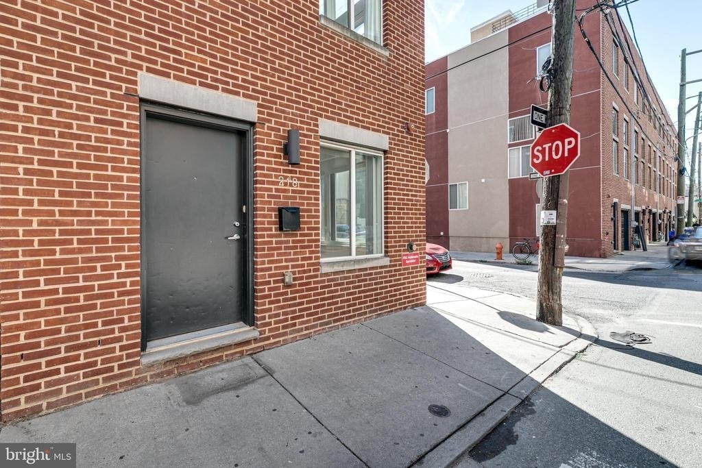 220 W George Street - Photo 4
