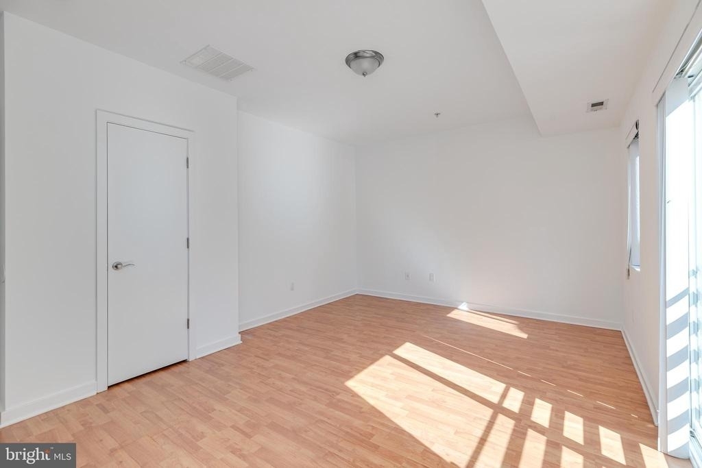 220 W George Street - Photo 35