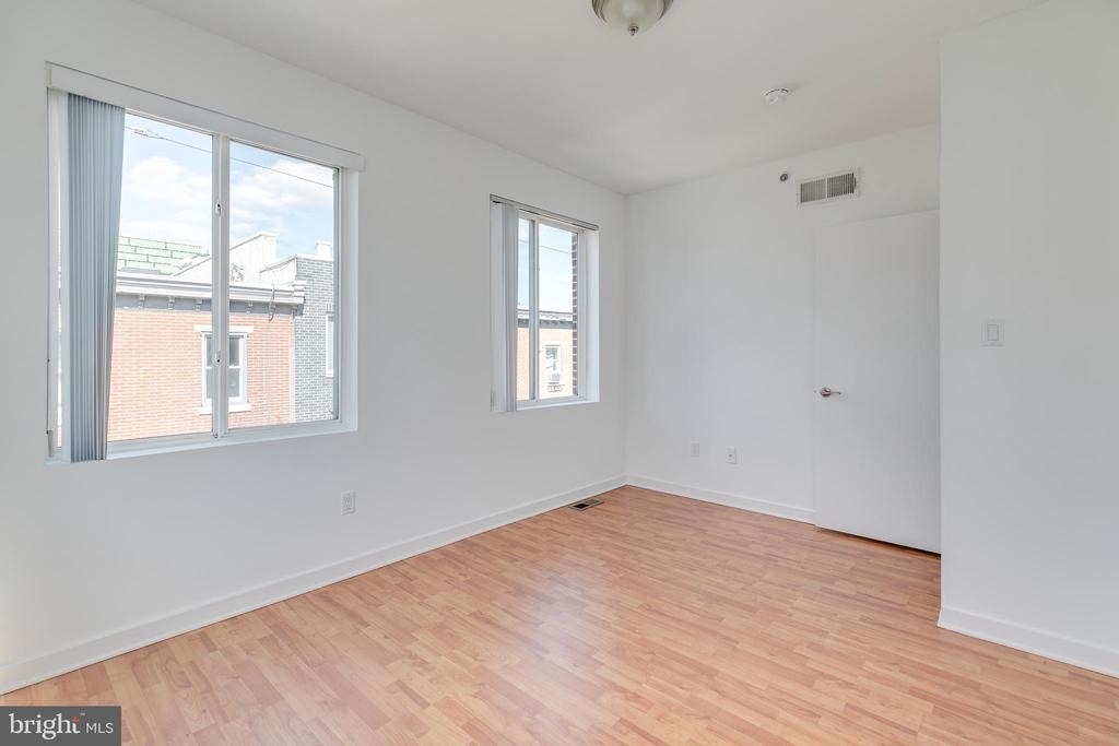 220 W George Street - Photo 31