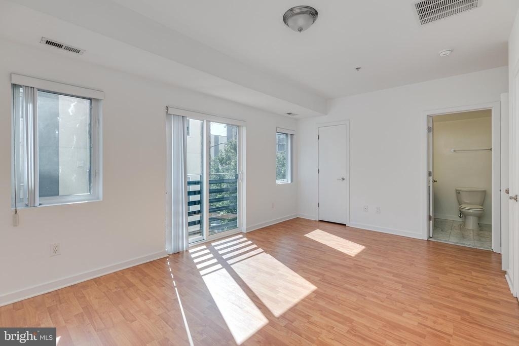 220 W George Street - Photo 37