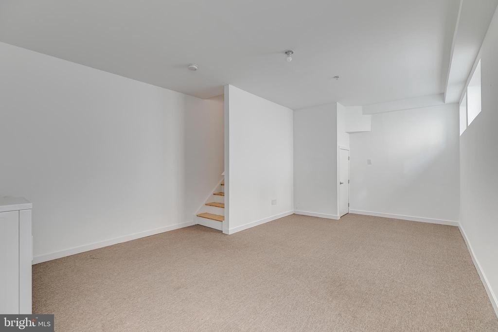 220 W George Street - Photo 20