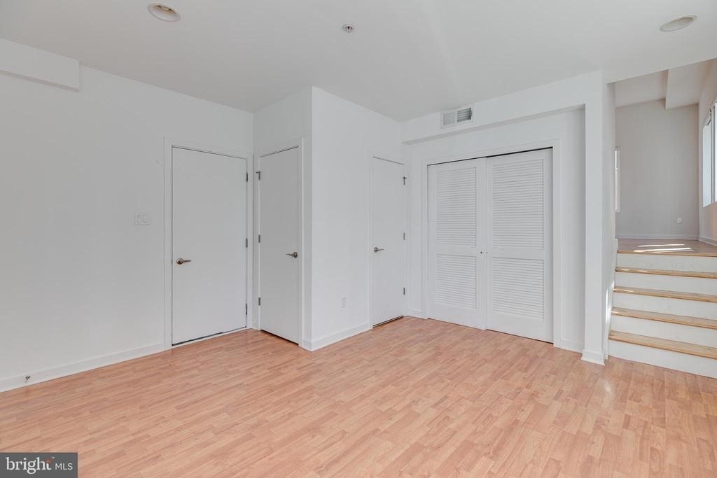 220 W George Street - Photo 39
