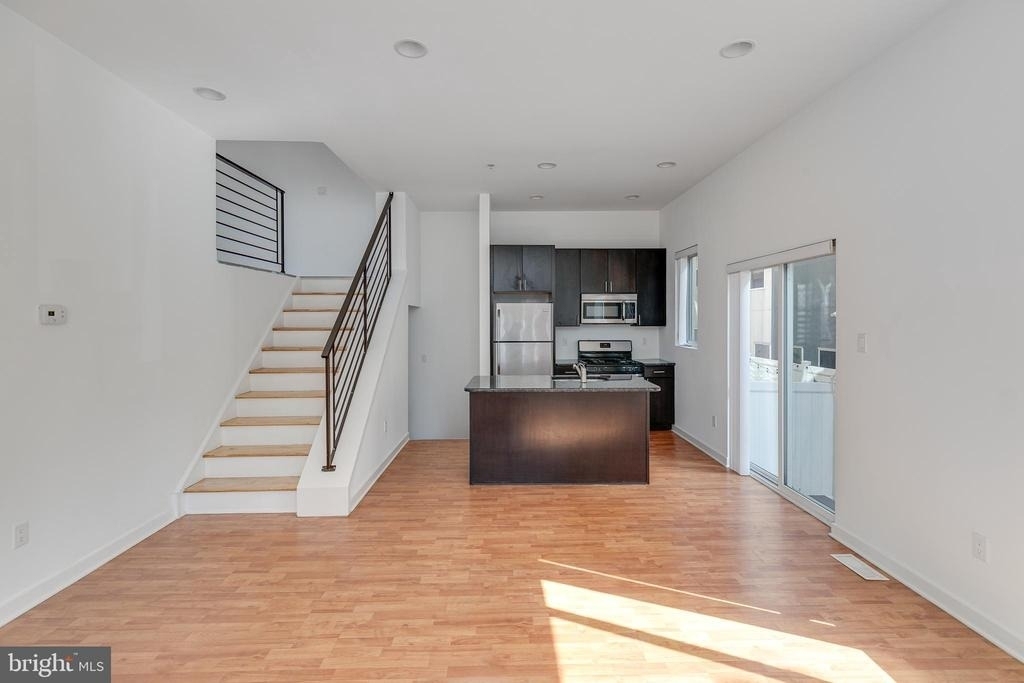 220 W George Street - Photo 7