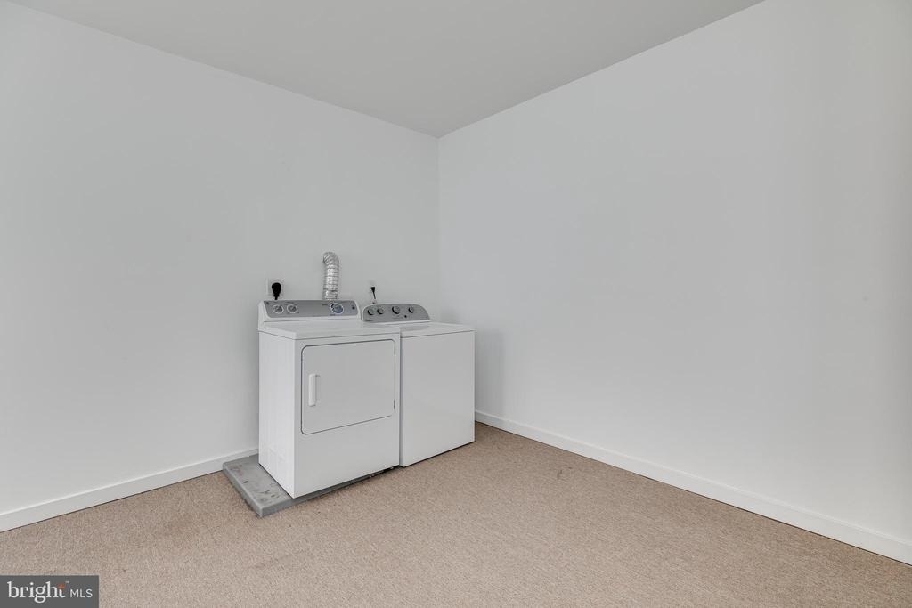 220 W George Street - Photo 22