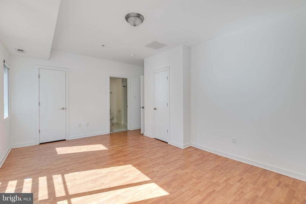 220 W George Street - Photo 36