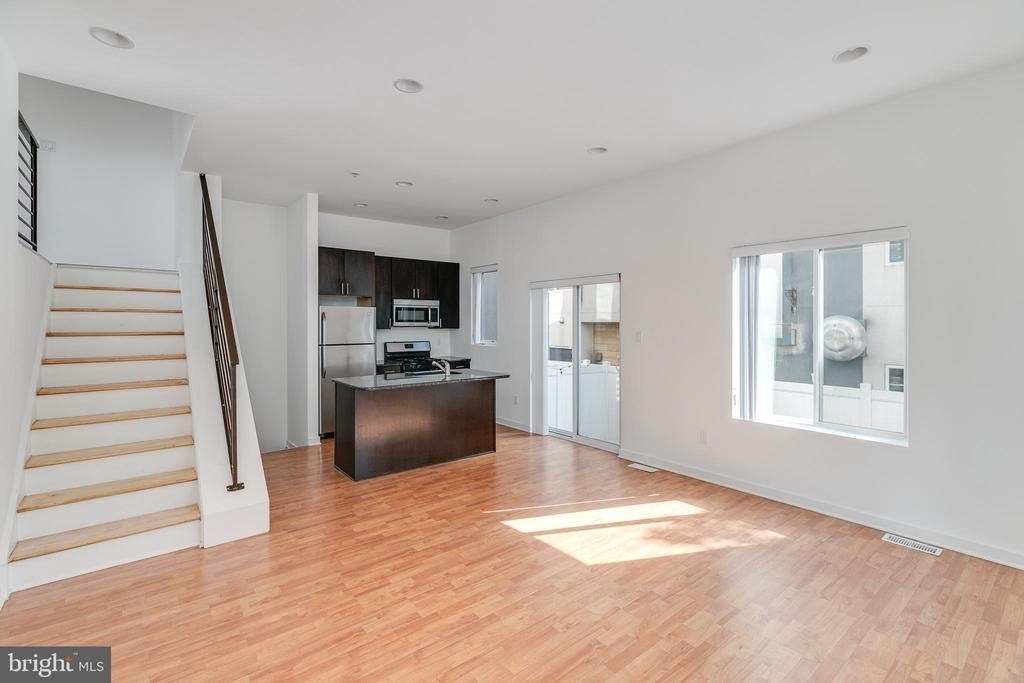 220 W George Street - Photo 8