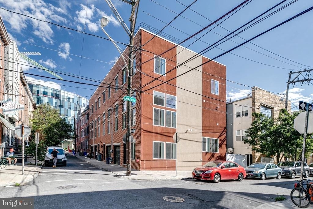 220 W George Street - Photo 1