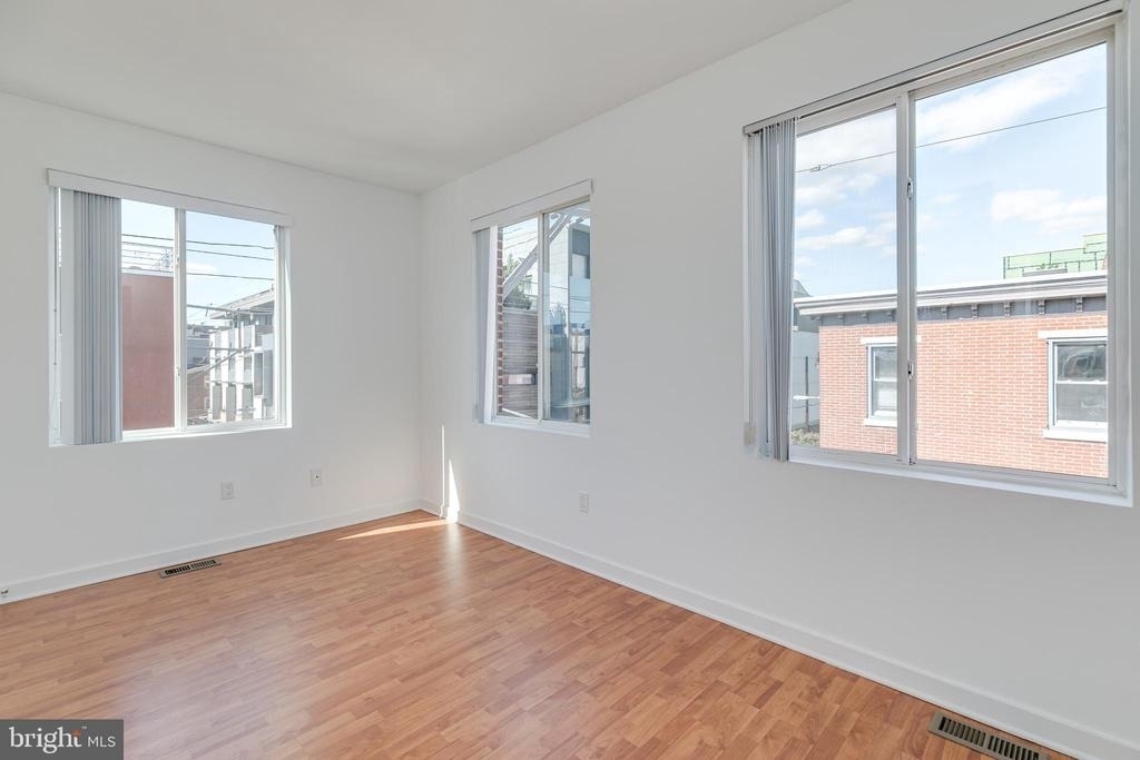 220 W George Street - Photo 29