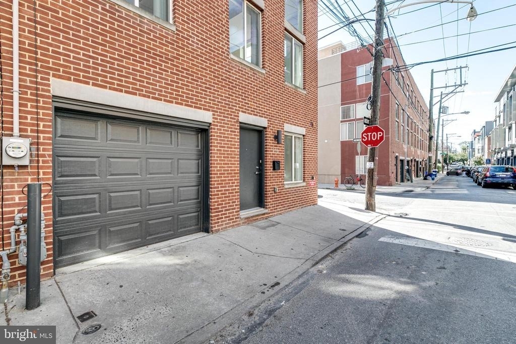 220 W George Street - Photo 3