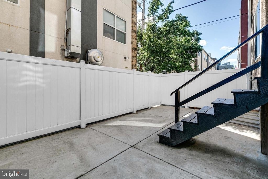 220 W George Street - Photo 52