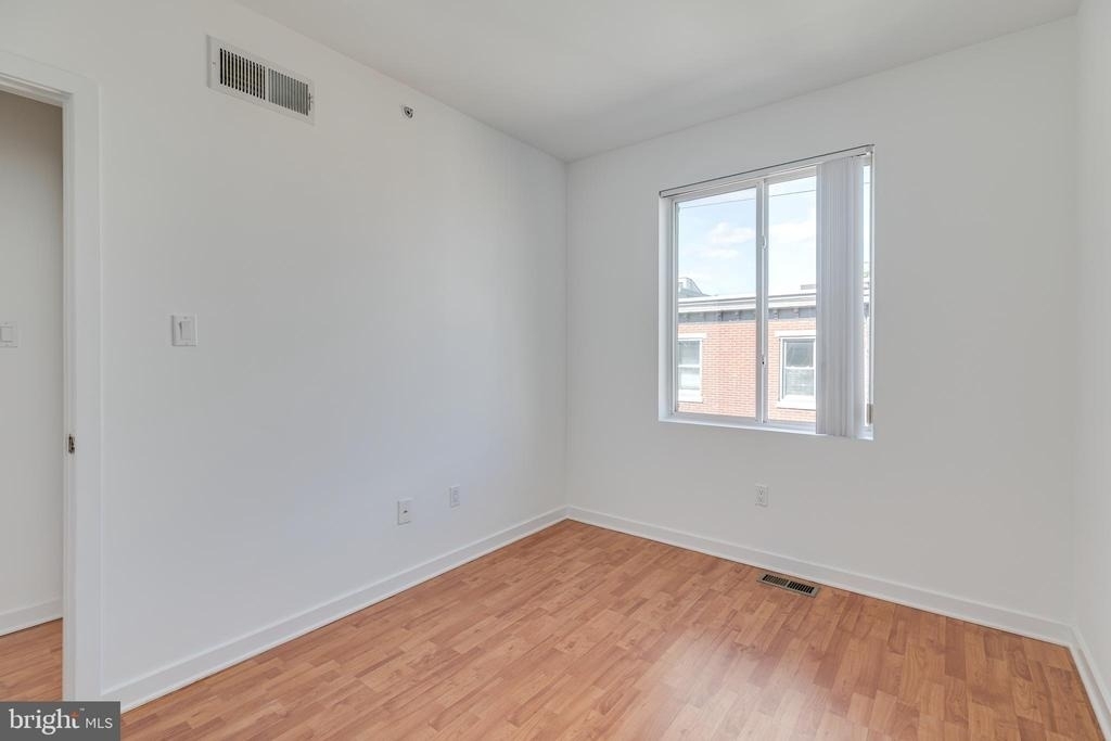 220 W George Street - Photo 33