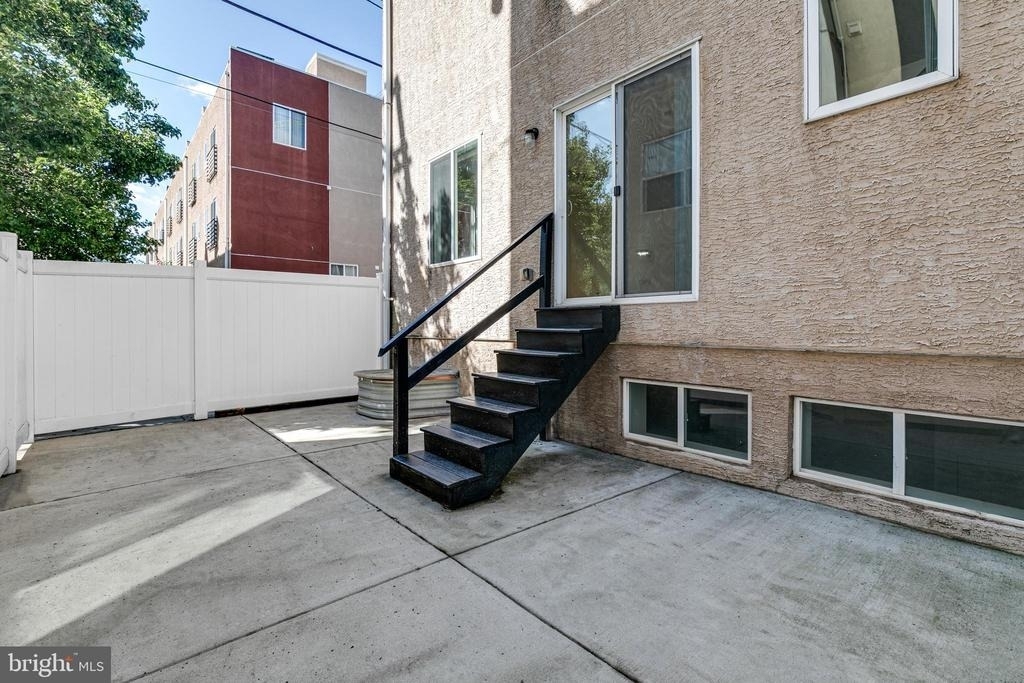 220 W George Street - Photo 49