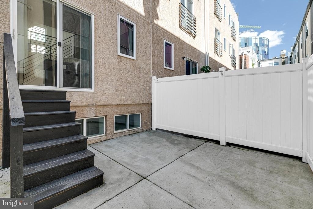 220 W George Street - Photo 51