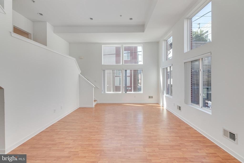 220 W George Street - Photo 47
