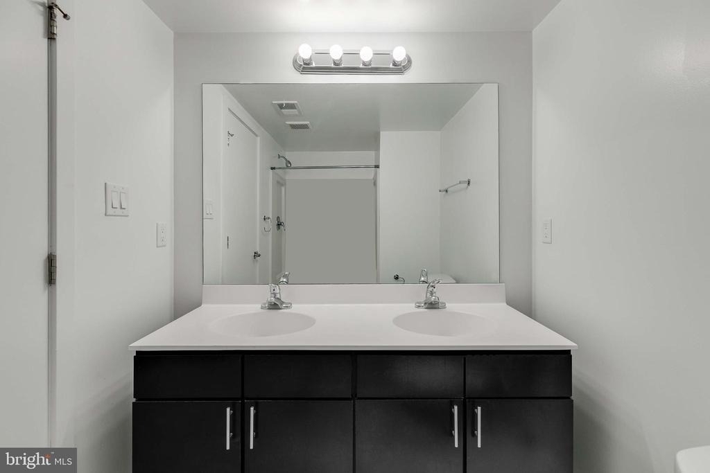 220 W George Street - Photo 18