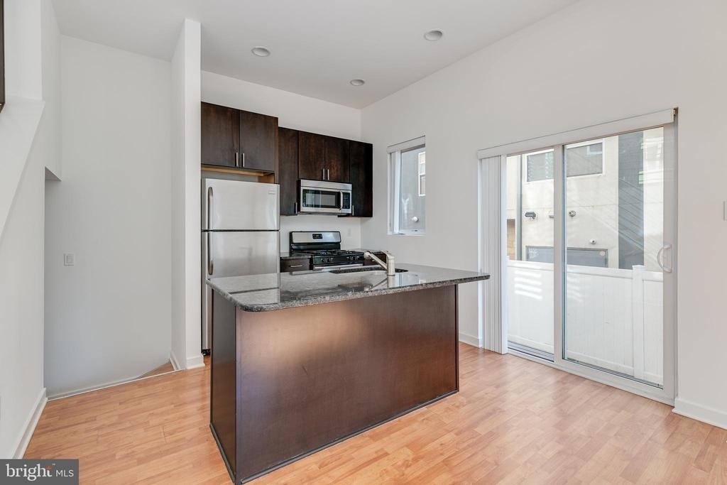 220 W George Street - Photo 12