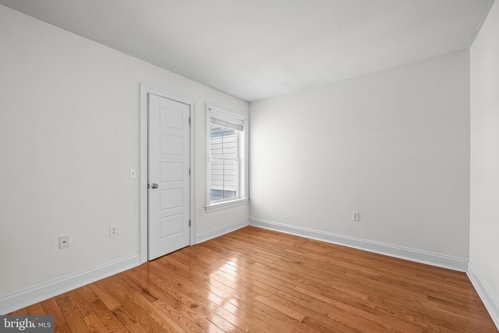 711 Windsor Street - Photo 7