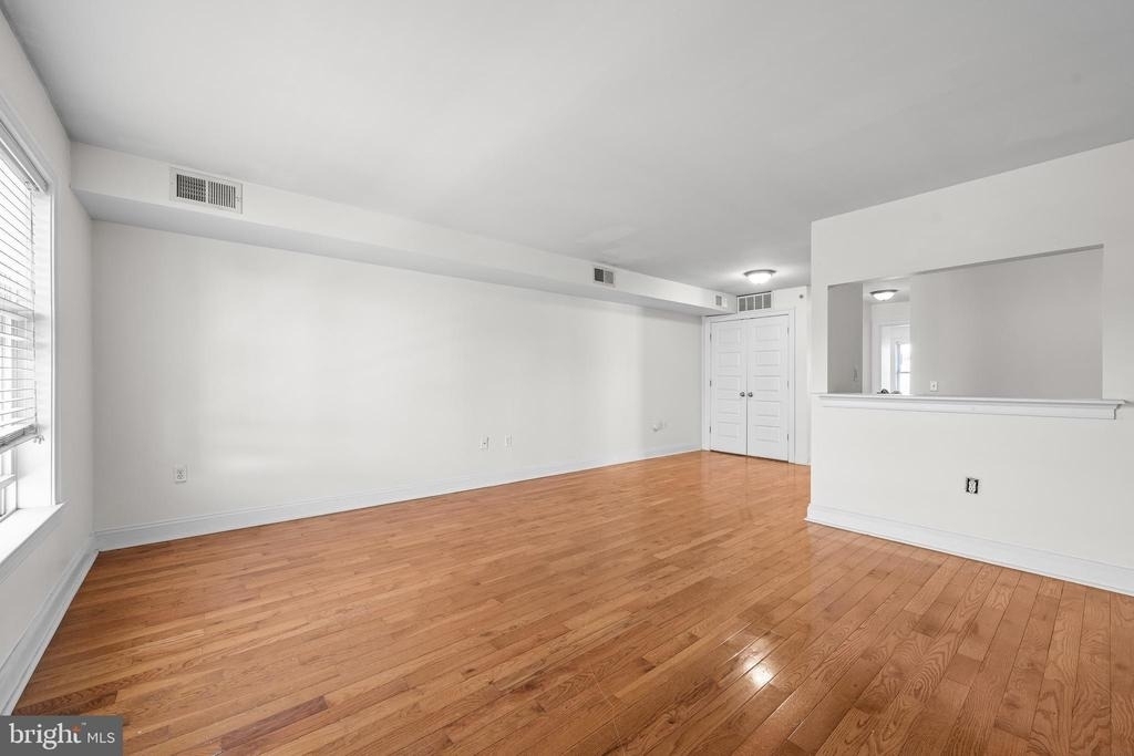 711 Windsor Street - Photo 3