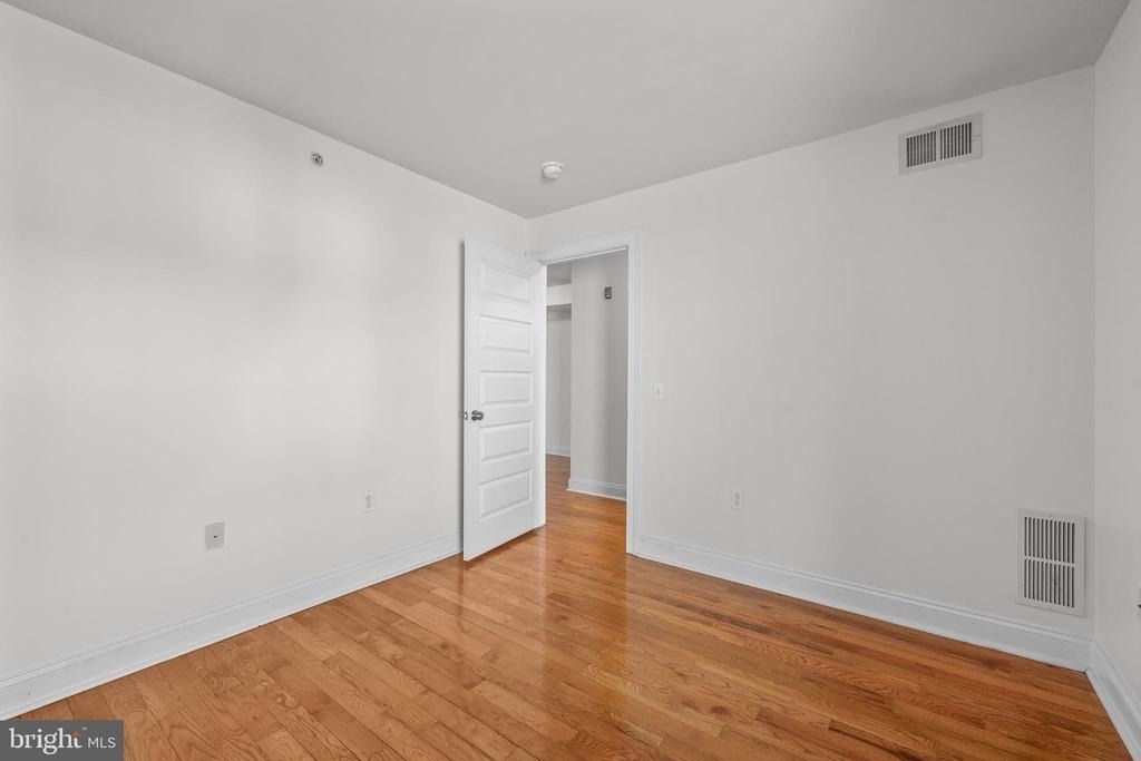 711 Windsor Street - Photo 8