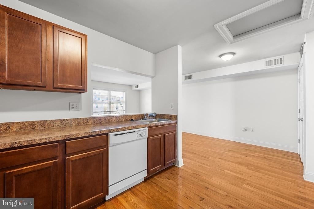 711 Windsor Street - Photo 6