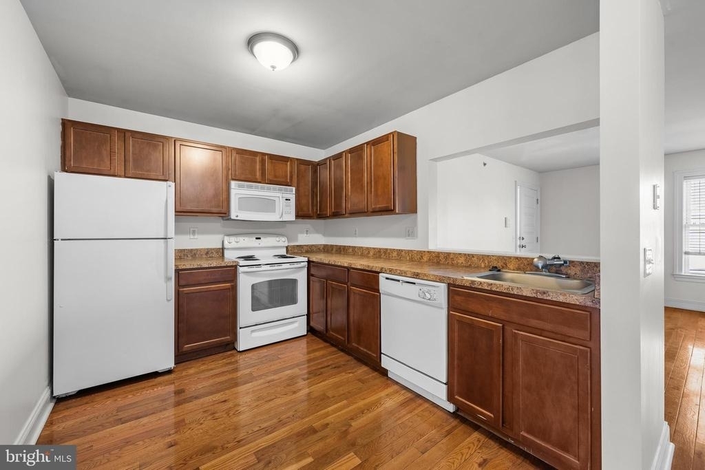 711 Windsor Street - Photo 5