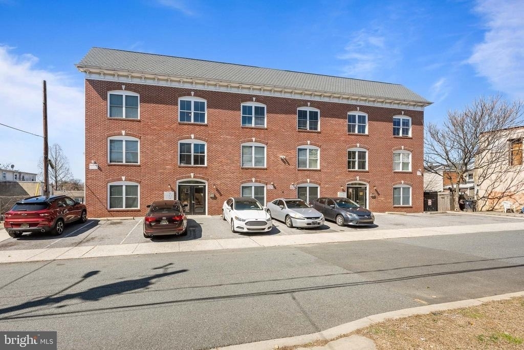 711 Windsor Street - Photo 0